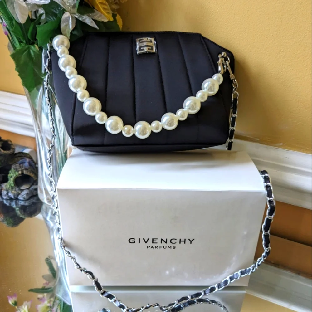 Givenchy - Picture 4 of 10